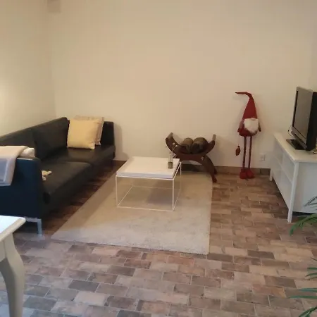 Self-contained In A House In Apartamento