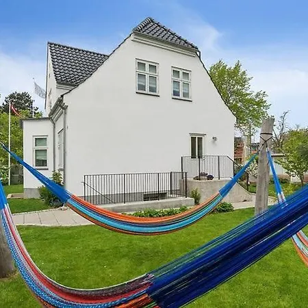 Self-contained In A House In Apartamento Søborg