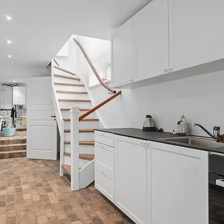Self-contained In A House In Apartamento